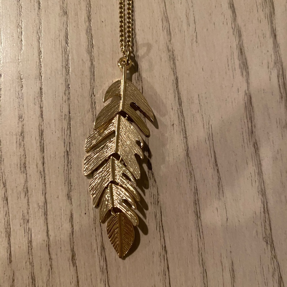 Long feather necklace